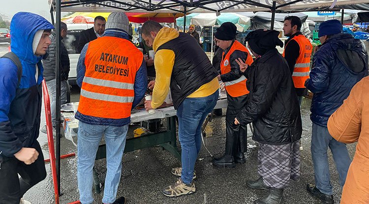 ATAKUM'DAN ESNAF VE ÖĞRENCİLERE SICAK ÇORBA