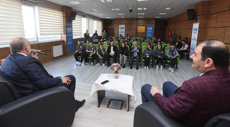 Başkan Sandıkçı Öğrencilerle Buluştu