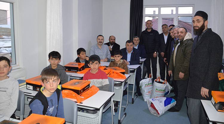 Başkan İkiz'den önce hediye sonra iftar