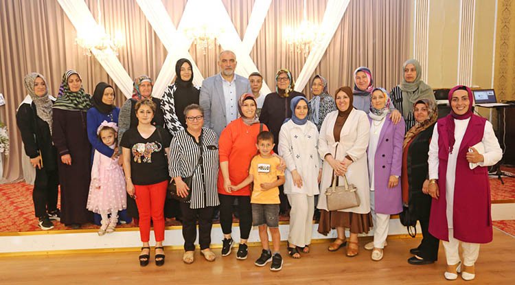 Başkan Sandıkçı, kahvaltıda kadınları ağırladı