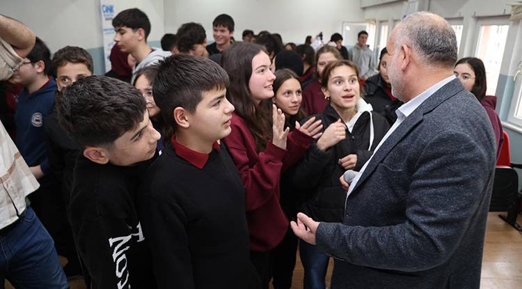 Başkan Sandıkçı Öğrencilerle Buluştu
