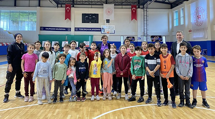 Başkan Vekili Akkuş gençlerle buluştu