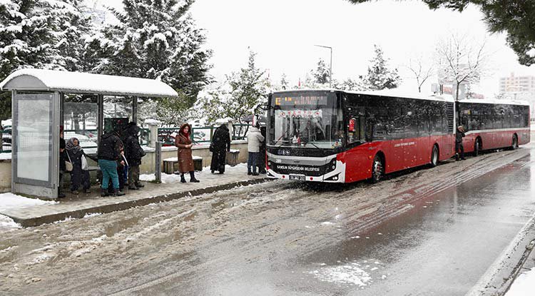 Büyükşehir'den kesintisiz ulaşım