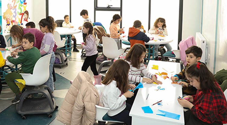 Büyükşehir, tatilde de çocukların yanında