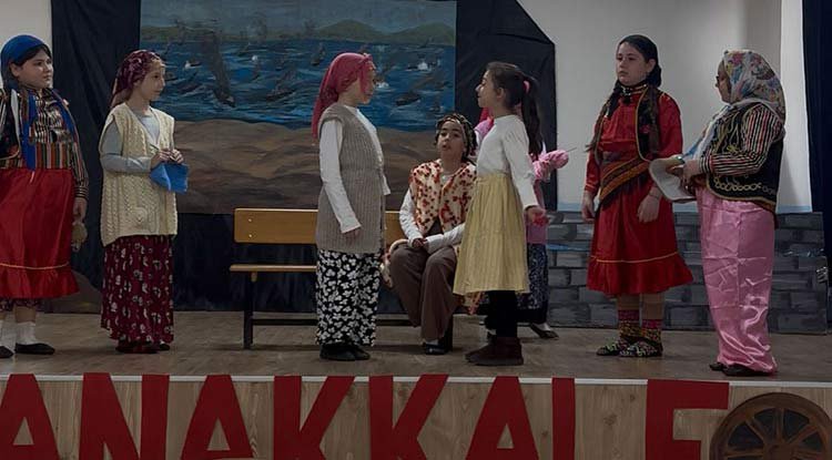 Çanakkale Ruhu Minik Yüreklerle Sahneye Taşındı