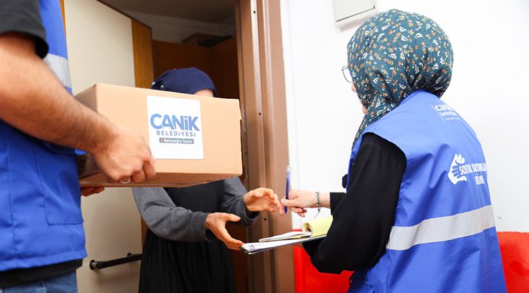 Canik Belediyesi Kapı Kapı Gönüllere Ulaşıyor