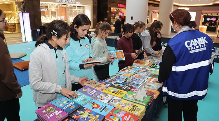 Canik'te kitap dolu günler
