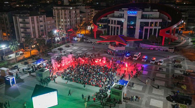 Canik'te Tribün Ruhu Meydana Taşındı