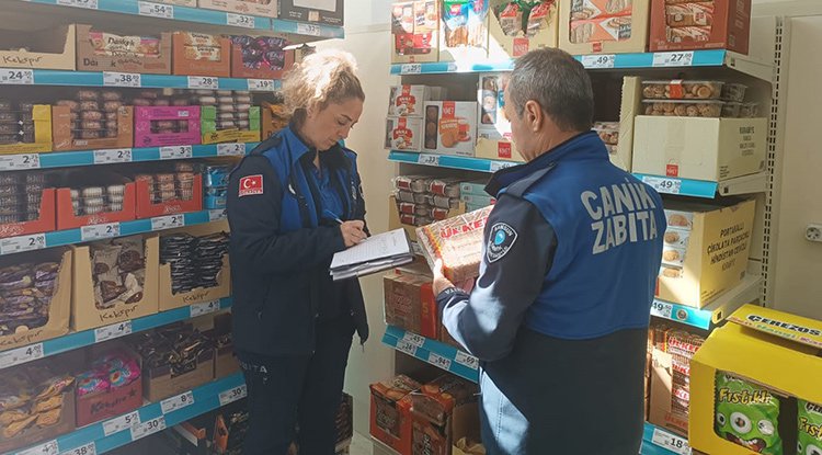 Canik zabıtası vatandaşların güvenliği için sahada