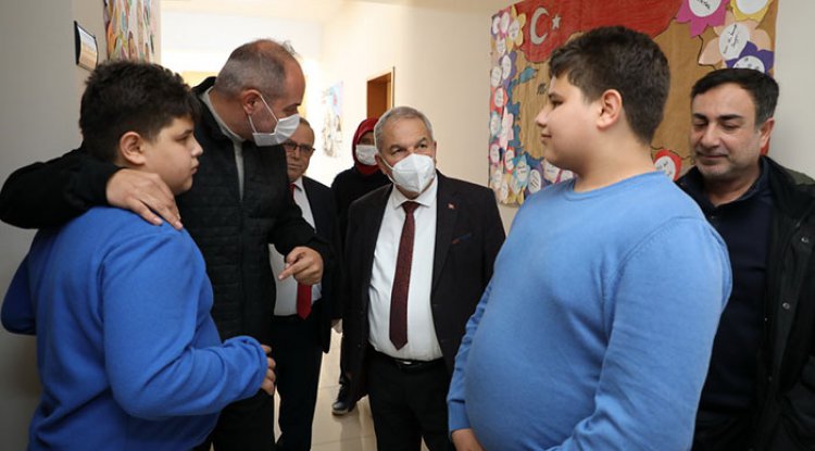 Demirtaş'tan okullara çat kapı ziyaret