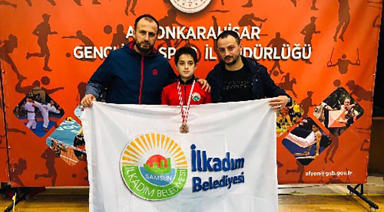 Genç güreşçi İlkadım'ın gururu oldu