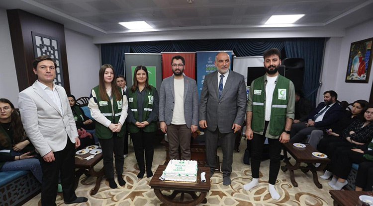 Gençlerden Başkan Sandıkçı’ya büyük sevgi