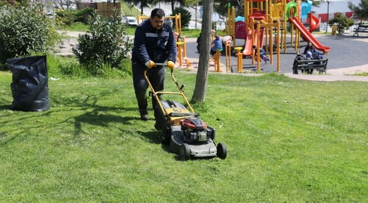 İlkadım’da Yeşil Alanlarda Yaz Mesaisi Başladı
