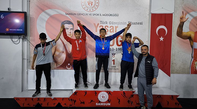 İlkadımlı güreşçiler yine gururlandırdı