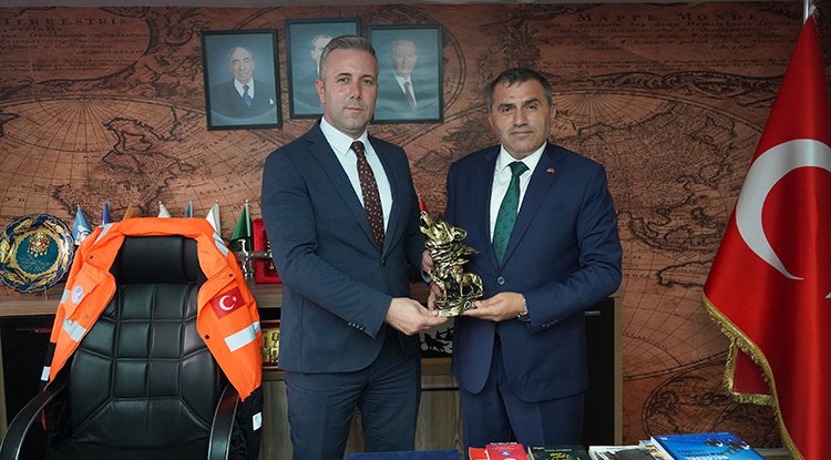 MHP'den Ülkü Ocaklarına iade-i ziyaret
