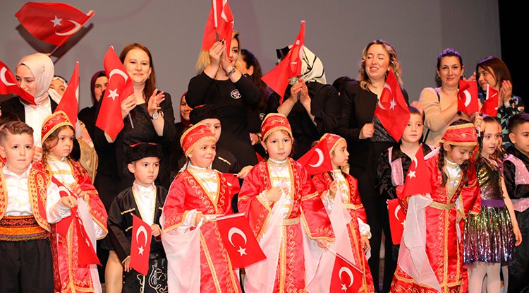 Minik öğrenciler büyüledi