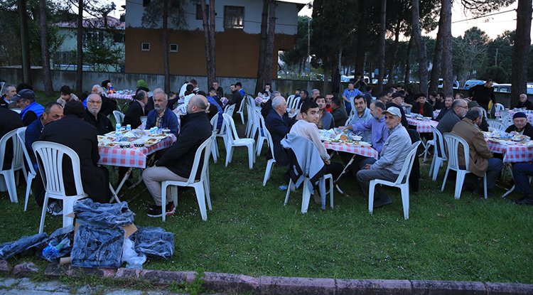 Ömer Kaymakçı'dan geleneksel iftar