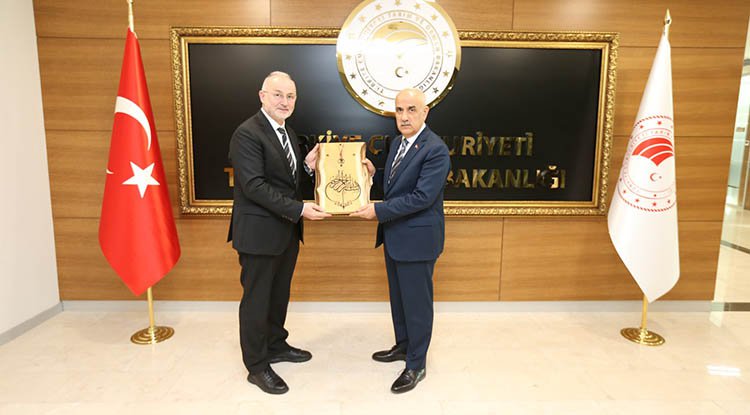 Rektör Ünal, Bakan Kirişci ile görüştü