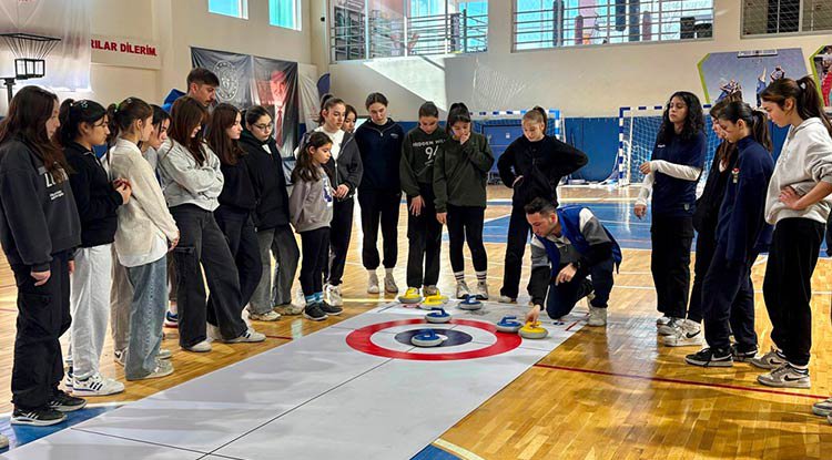Salıpazarı'nda Kış Kulübü ilgi görüyor