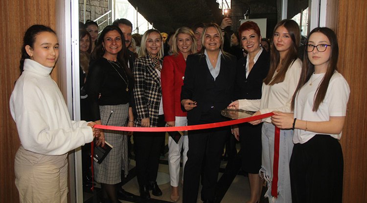 SAMİKAD'dan başarılı kadınlar zirvesi