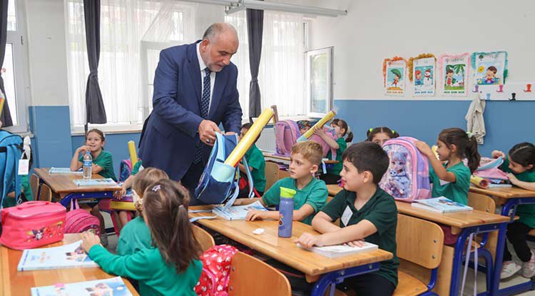 Samsun Canik'te öğrencilere kırtasiye seti