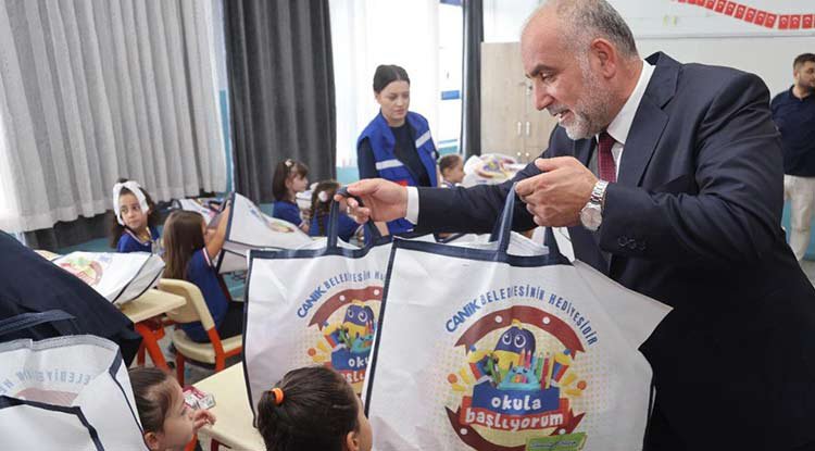 Samsun Canik'ten Çanta ve Kırtasiye Desteği