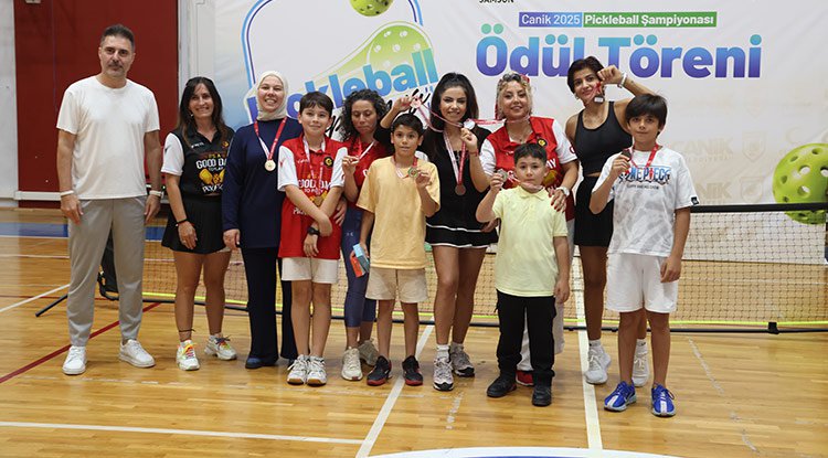 Samsun'da aileler Pickleball'da buluştu