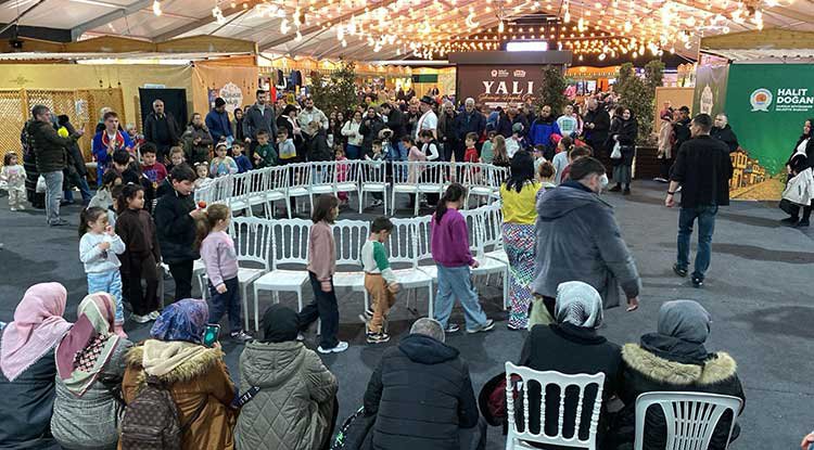 Samsun'da Bayram Sokağı Yoğun İlgi Görüyor
