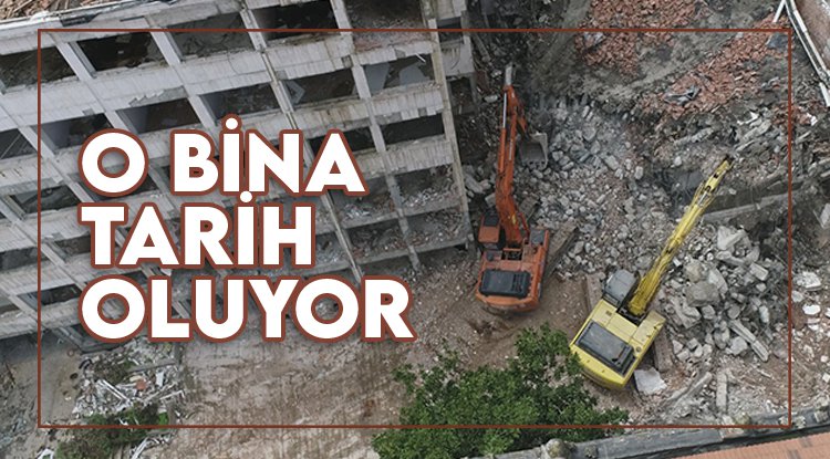 Samsun'da belediye hizmet binasının yıkımı başladı