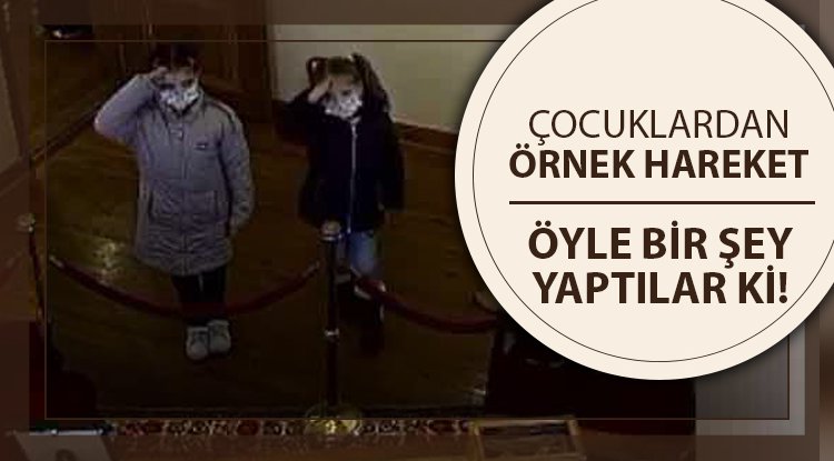 Samsun'da çocuklardan örnek hareket: Atatürk Evi'nde Ata'ya selam durdular