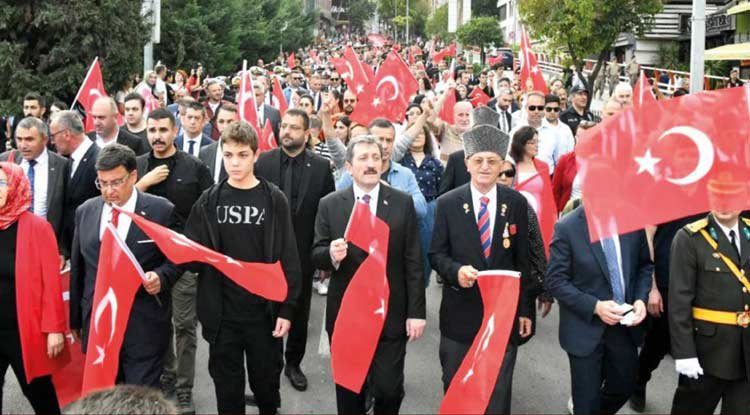 Samsun'da dev Türk bayrağı omuzlarda taşınacak