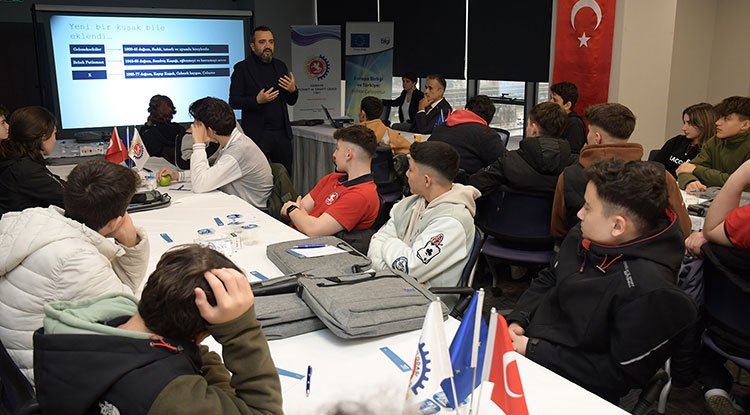 SAMSUN'DA ÖĞRENCİLERE 'DİJİTAL BECERİLER' EĞİTİMİ
