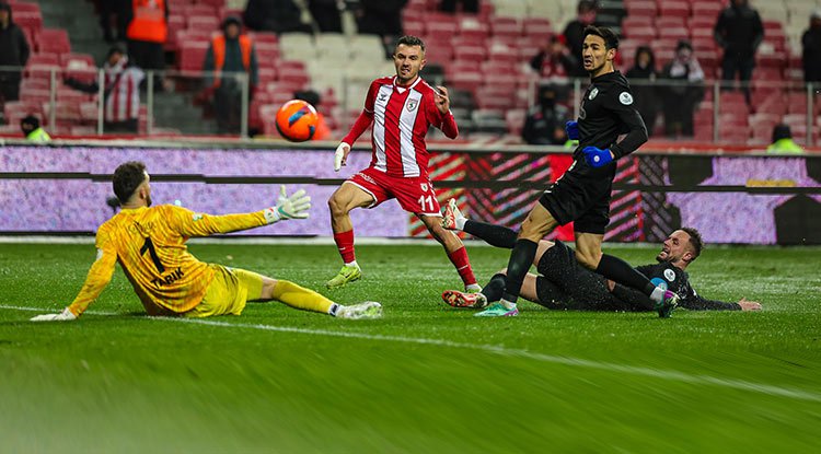 Samsunspor üç puanı elinin tersiyle itti