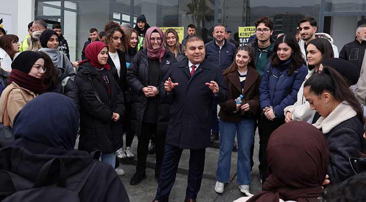 Sezgin Aydın Tecrübelerini Öğrencilerle Paylaştı