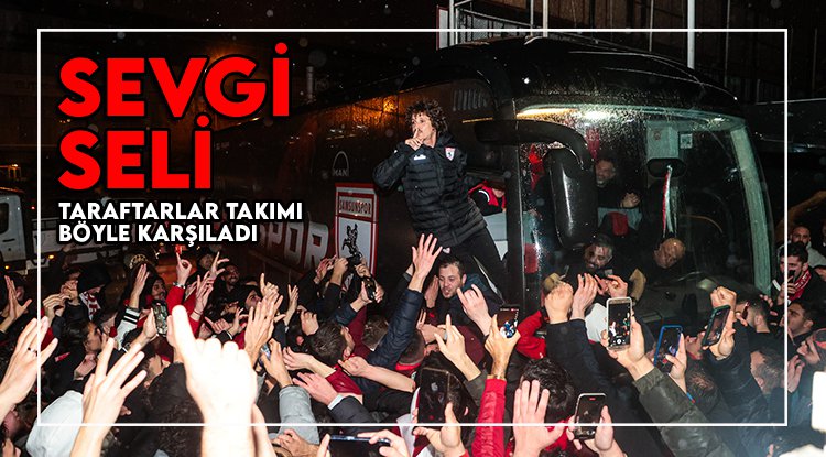 Taraftarlar Samsunspor'u meşalelerle karşıladı