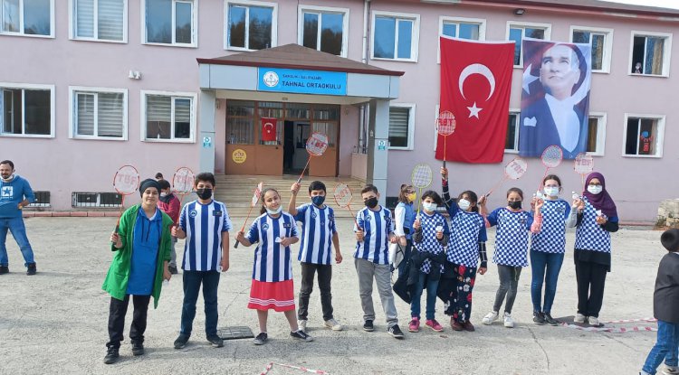 Üç ilin birleştiği sınırda badminton etkinliği