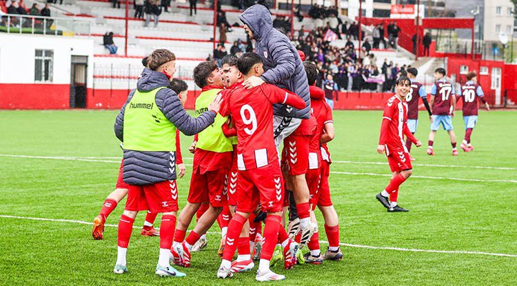 Uğur Okulları Trabzon'da galip
