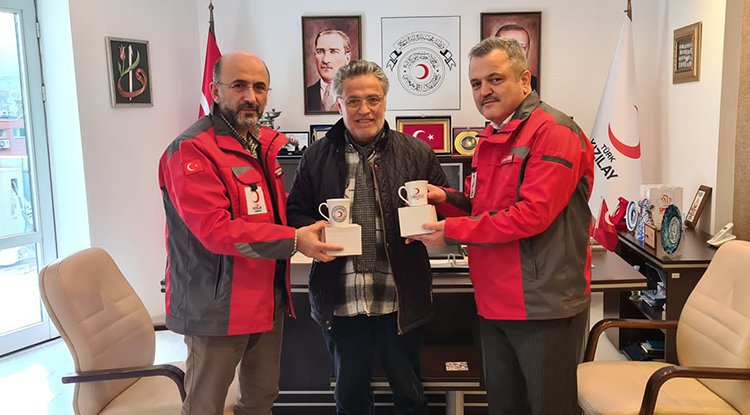 Umre parasını Türk Kızılay'a bağışladılar