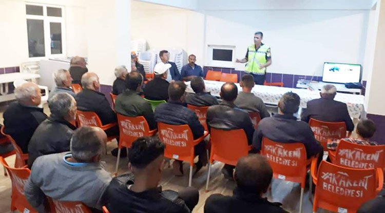 Yakakent'te çiftçilere tarım aracı eğitimi