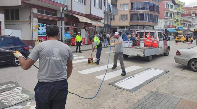 Yakakent'te yollarda çizgi çalışması tamamlandı