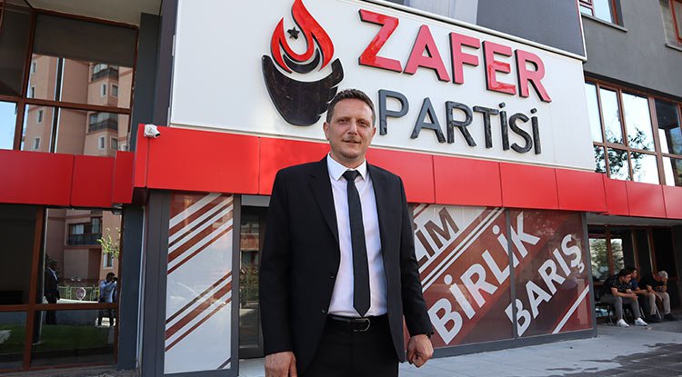 Zafer Partisi'nde Faruk Şen depremi